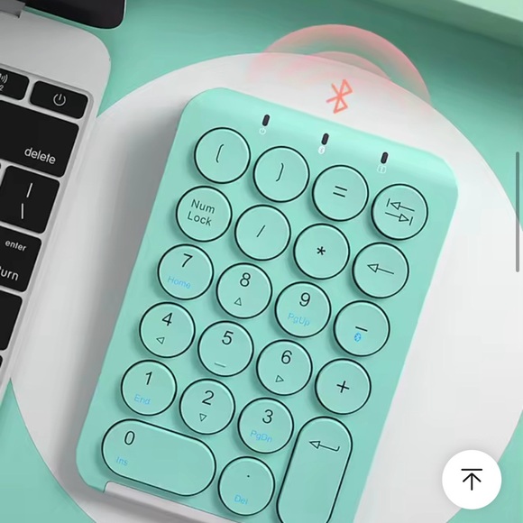 Bluetooth Numeric Keypad - Pastel Green - Picture 6 of 15